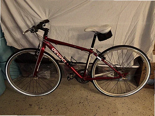 Devinci Amsterdam Hybrid Bike Mens Red 700C 27spd V-Brake Aluminum Carbon Fork