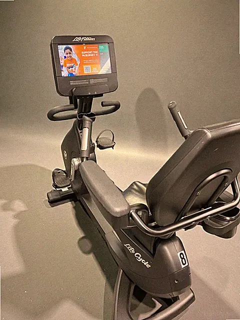 Life Fitness 95r Elevation Recumbent Bike w/ Discover SE3HD - Cleaned & Serviced