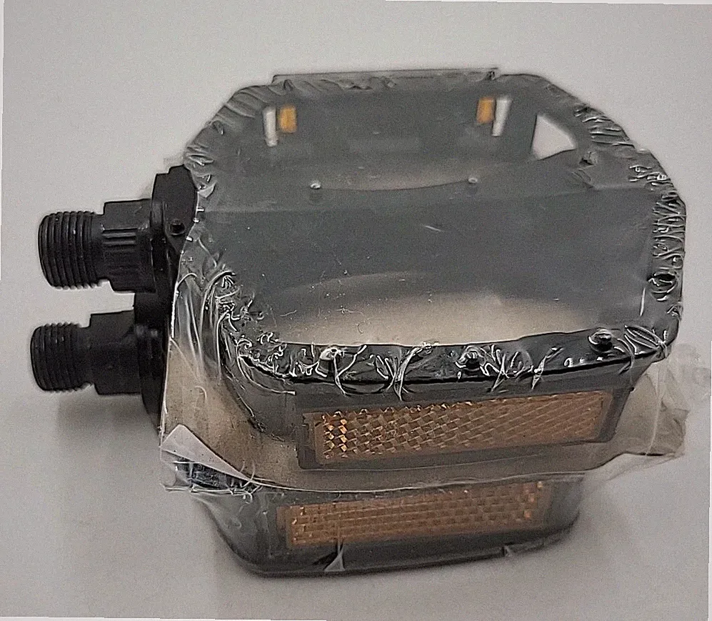 Metal Bike Pedals Black Bicycle Mountain Bike w/ Reflector Grippers
