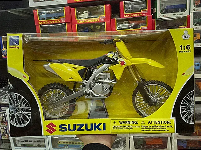 NewRay Suzuki RM-Z450 Cross-Country Motorcycle 1:6 Scale Die-Cast Model Bike