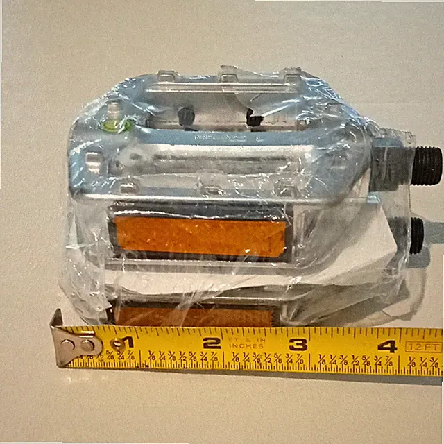 Silver Metal Flat/Platform Bicycle Pedals With Orange Reflectors 1/2 in